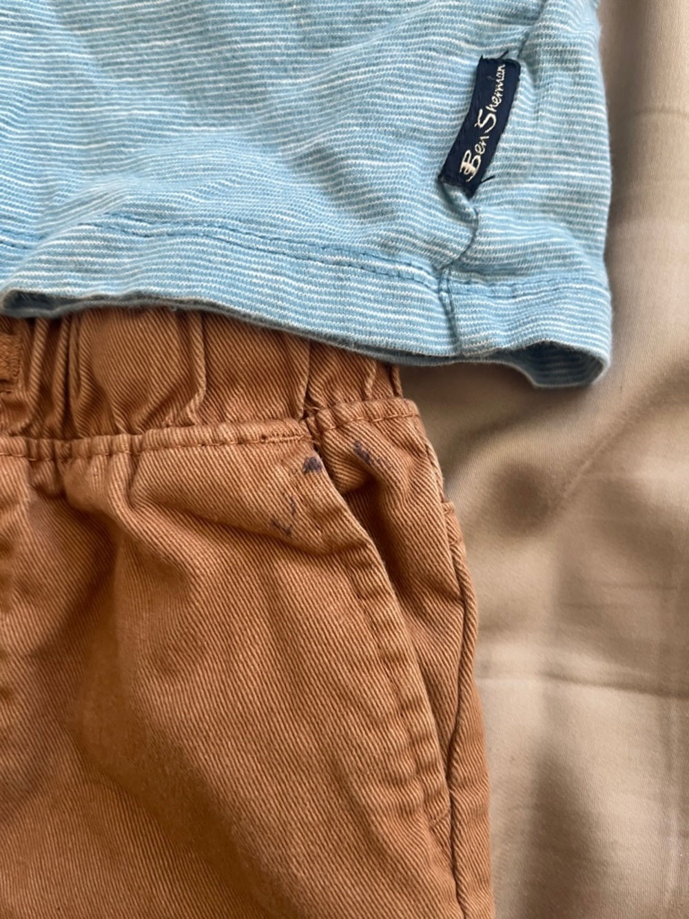 Boys 24month Color-block Short Sleeve Henley Top & Tan Cargo Shorts Set - Picture 3 of 5